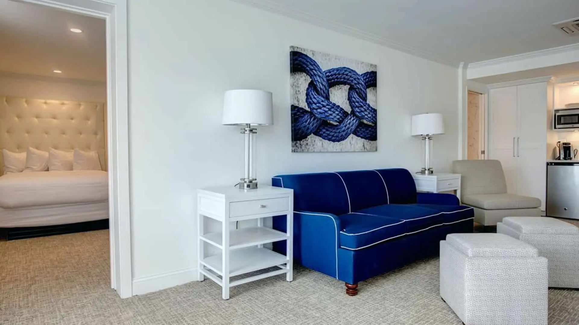 Signature Queen suite sitting area