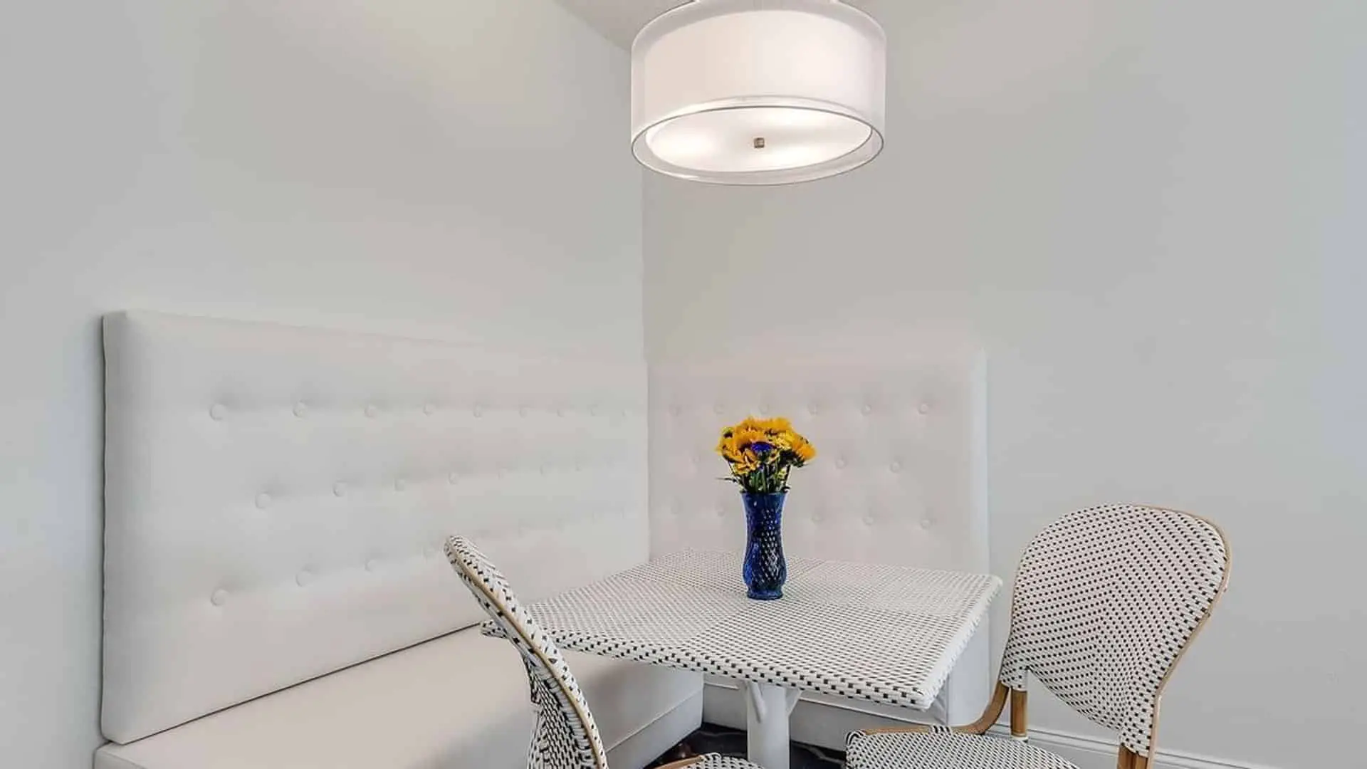 ICONA Cape May premium queen studio seating area