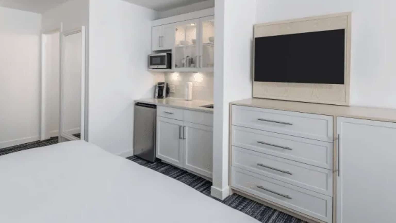 ICONA Windrift signature king studio hotel room