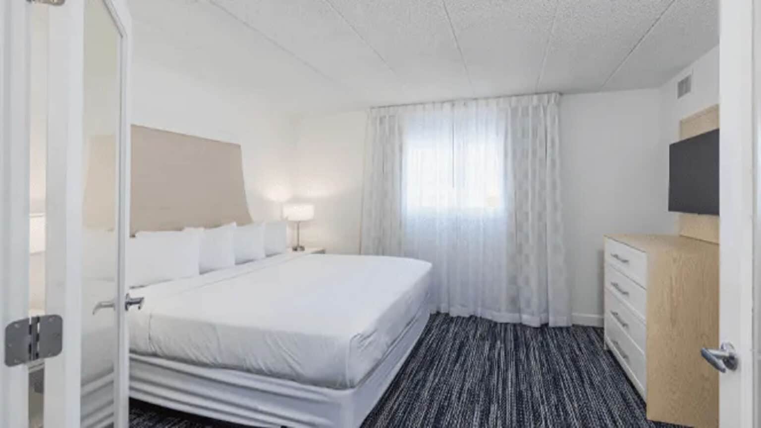 ICONA Windrift oceanfront one bedroom suite bed