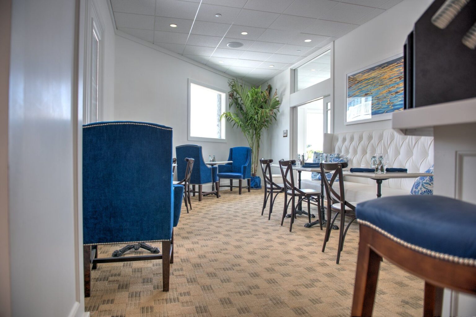 Seating area around Shimmers Bistro in Avalon, NJ
