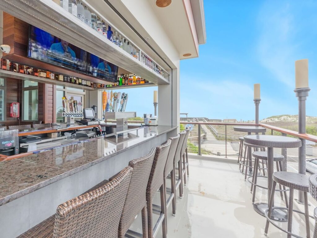 Tiki bar in Avalon at ICONA Windrift