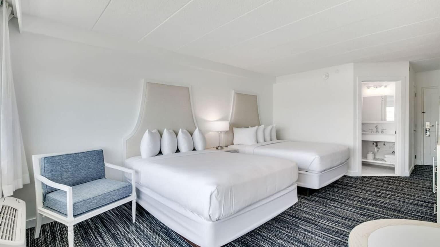 ICONA Windrift signature queen hotel room beds